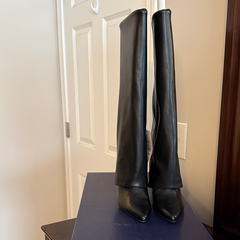Sleek Black Knee high Women's Boots